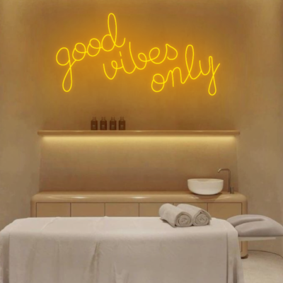 neon led good vibes only w salonie