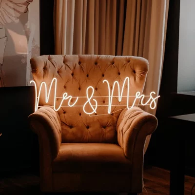 neon led mr & mrs