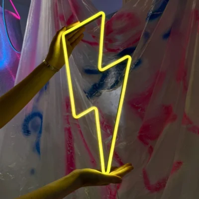 neon led piorun od ręki