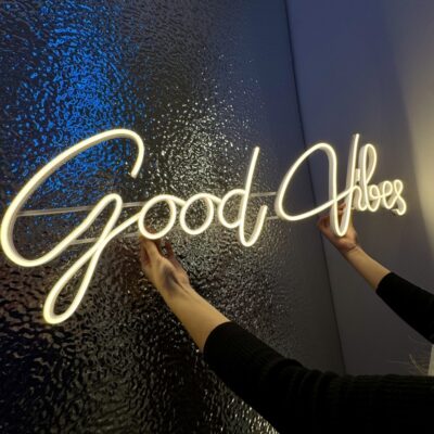 neon led good vibes zdjecie