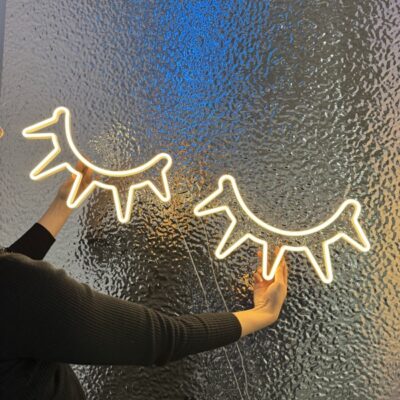 neon led rzesy biale zdjecie