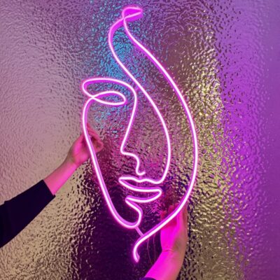 neon led twarz z wlosami rgb zdjecie rozowa